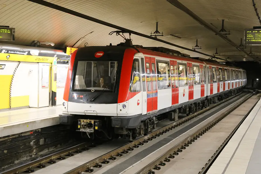 Com moure's per Barcelona: metro, bus i targetes de transport